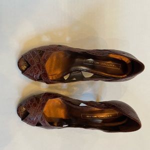 Antonio Melani Size 7 1/2 M Brown Heels with cutout.